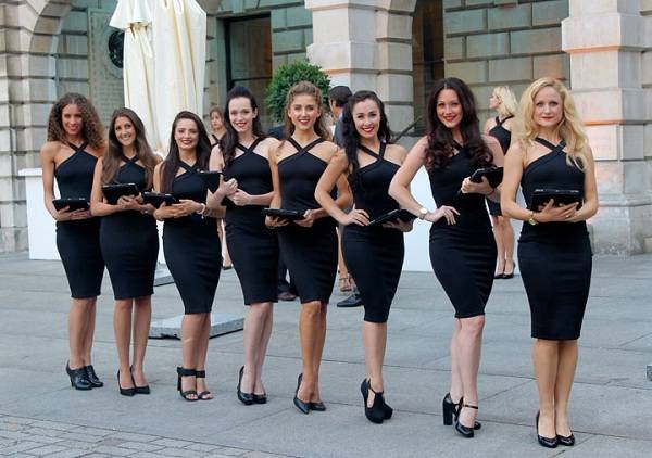 Hostes Kiralama Karşılama